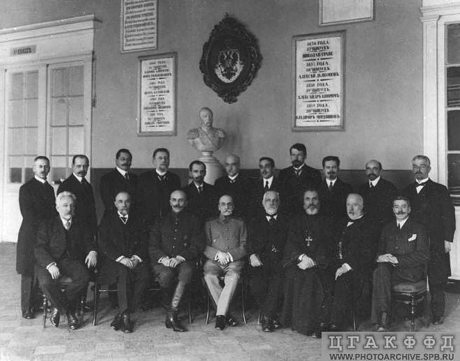 Группа преподавателей Училища Правоведения. `Петроград, 5 мая 1917 г. Фотография ателье Буллы