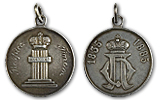 Серебряная медаль (жетон) `«В память 50-летнего юбилея Училища Правоведения `в С.-Петербурге. 1835-1885» — увеличить