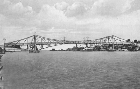 Порт Императора Александра III в Либаве. `Мост через портовый канал.