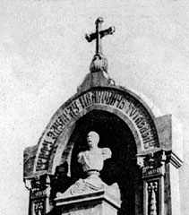 Склеп над могилой Генерал-Адъютанта `графа Эдуарда Ивановича Тотлебена. `Братское кладбище, Севастополь, 1905